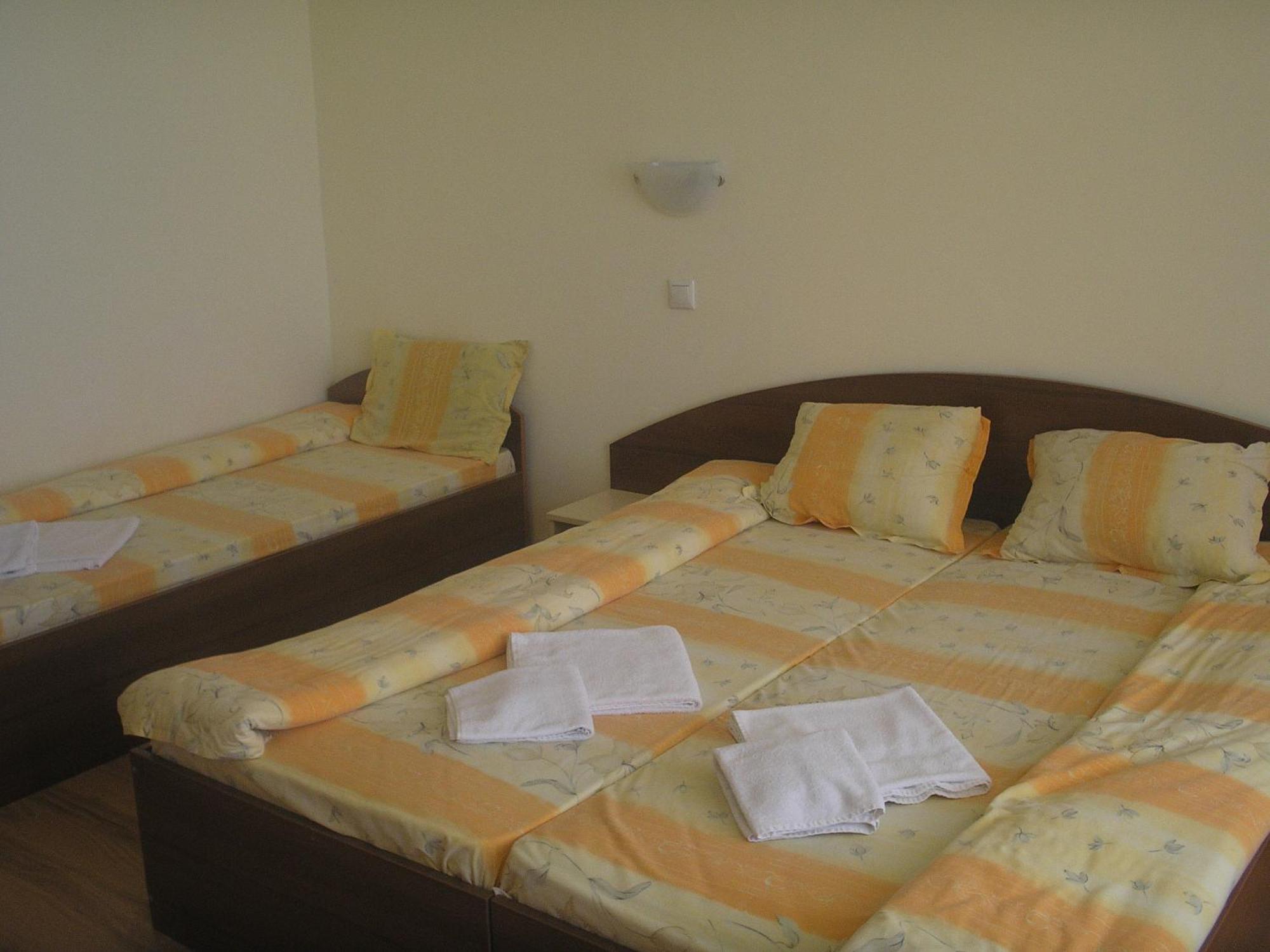 Семеен Хотел Атива - Family Hotel Ativa Lozenets Ngoại thất bức ảnh